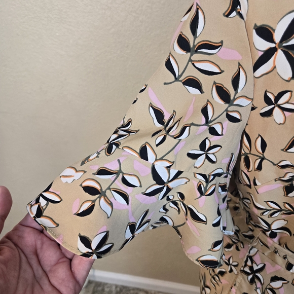 Banana Republic Beige Floral Belted Midi Shirt Dress Size 8 (6222) - Picture 3 of 7